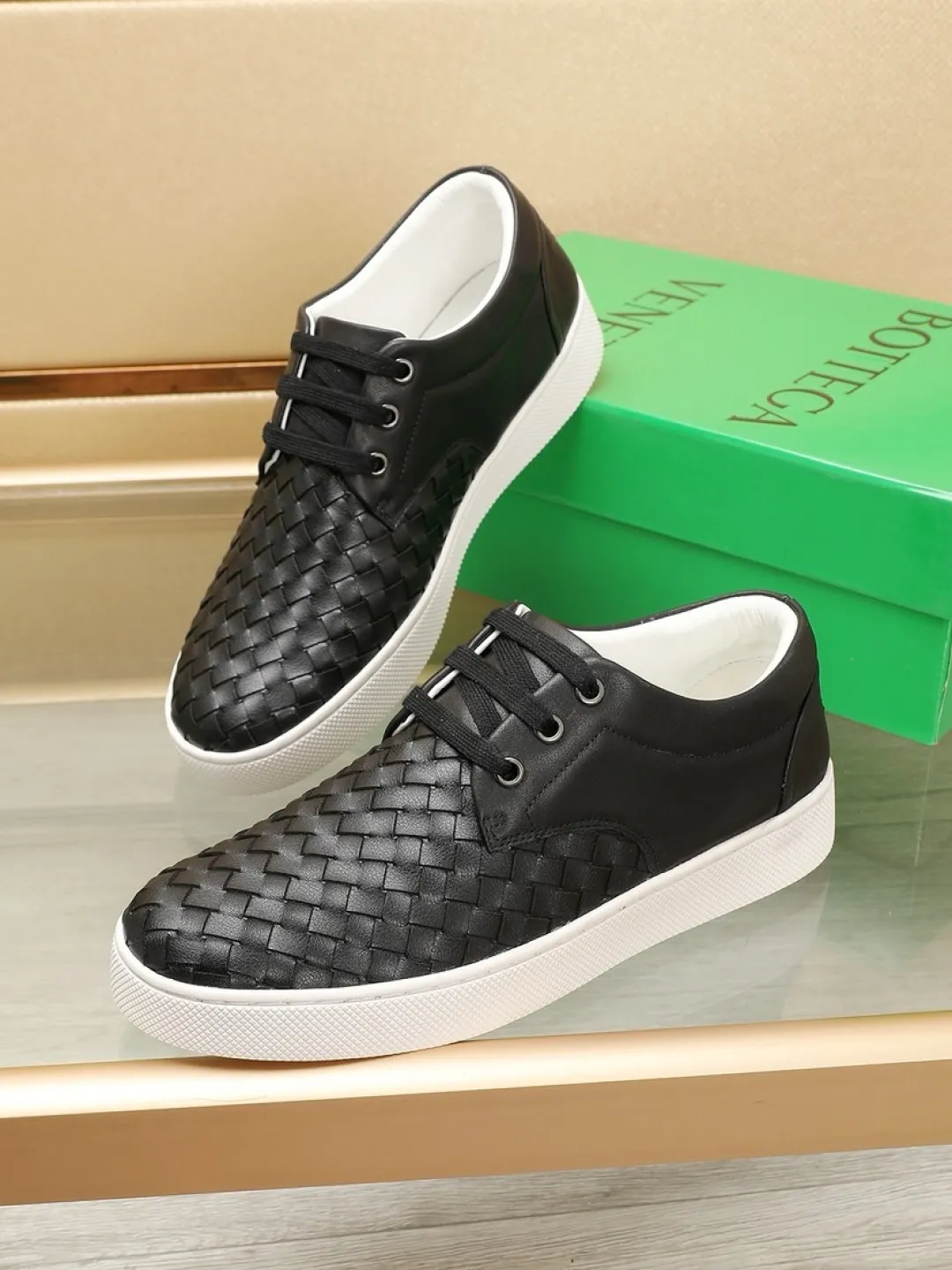 Men's Men's Shoes💰P 500💰【BV】Classic Casual Shoes🔍Winning the world's recognized top brand with details and creativity, the details highlight traditional hand stitching. The upper is made of original first-layer cowhide woven surface, and the cowhide lining is environmentally friendly. ♻️Does not fade. 💪Sole: Rubber original outsole specially provided by the original factory. ⚠Can be entered and exited at will. Welcome to compare. ⚠Number of sizes: 38-45 (customized in 45)
